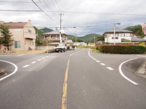 北に向かう道の写真です。