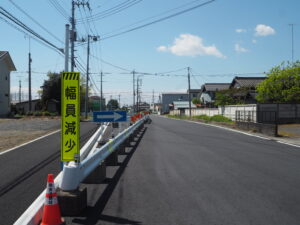 足利市西新井町道路拡幅工事の写真です。