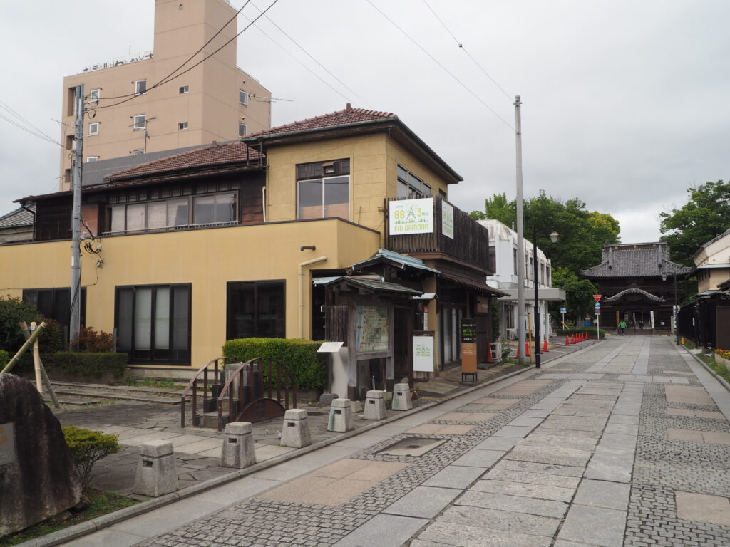 足利市駅からFMDAMONスタジオへ向かうルートの写真です。