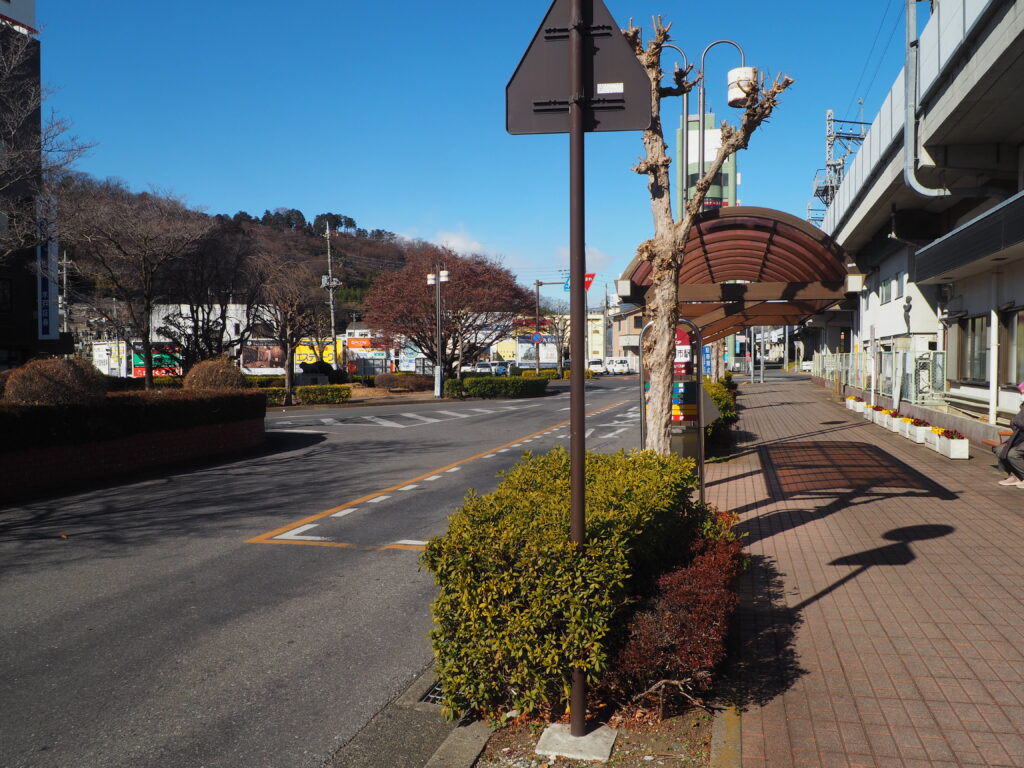 足利市駅南口左折側の風景写真です。