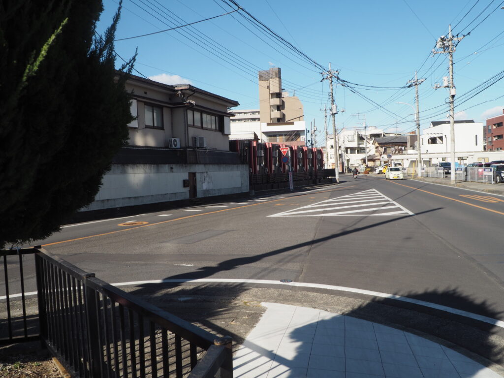 三叉路の写真です。