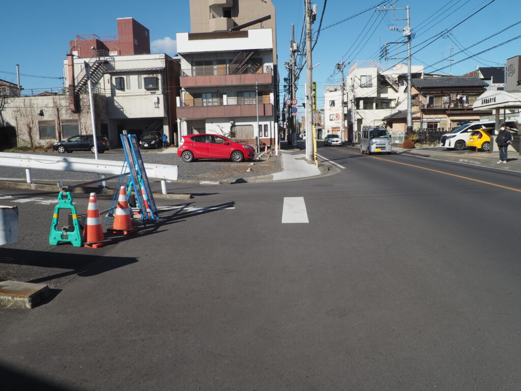 中橋自転車歩行者仮設通路北入り口前の写真です。