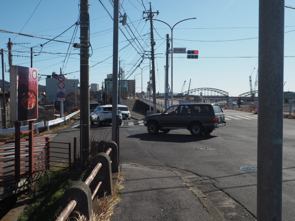 渡良瀬橋から歌碑へのルートの写真です。