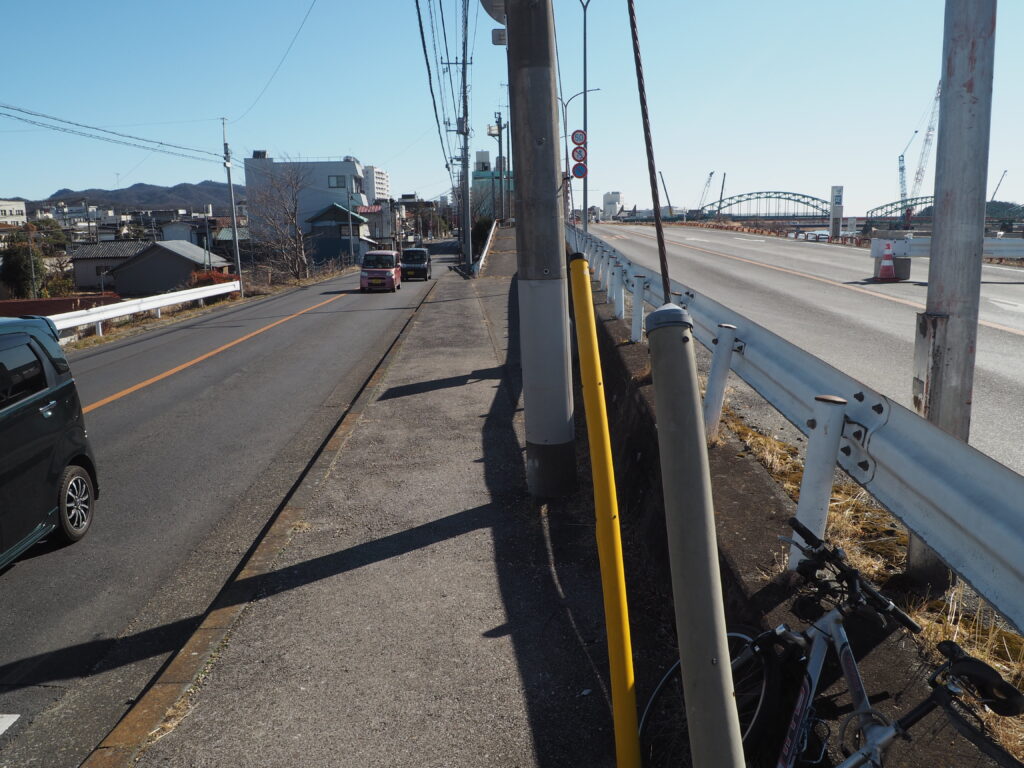 渡良瀬橋から歌碑へのルートの写真です。