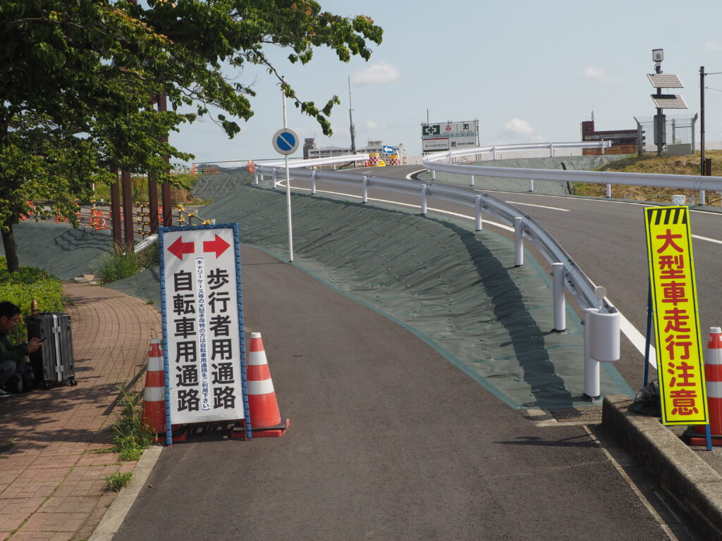 中橋緑地多目的広場南駐車場へ向かうルートの写真です。