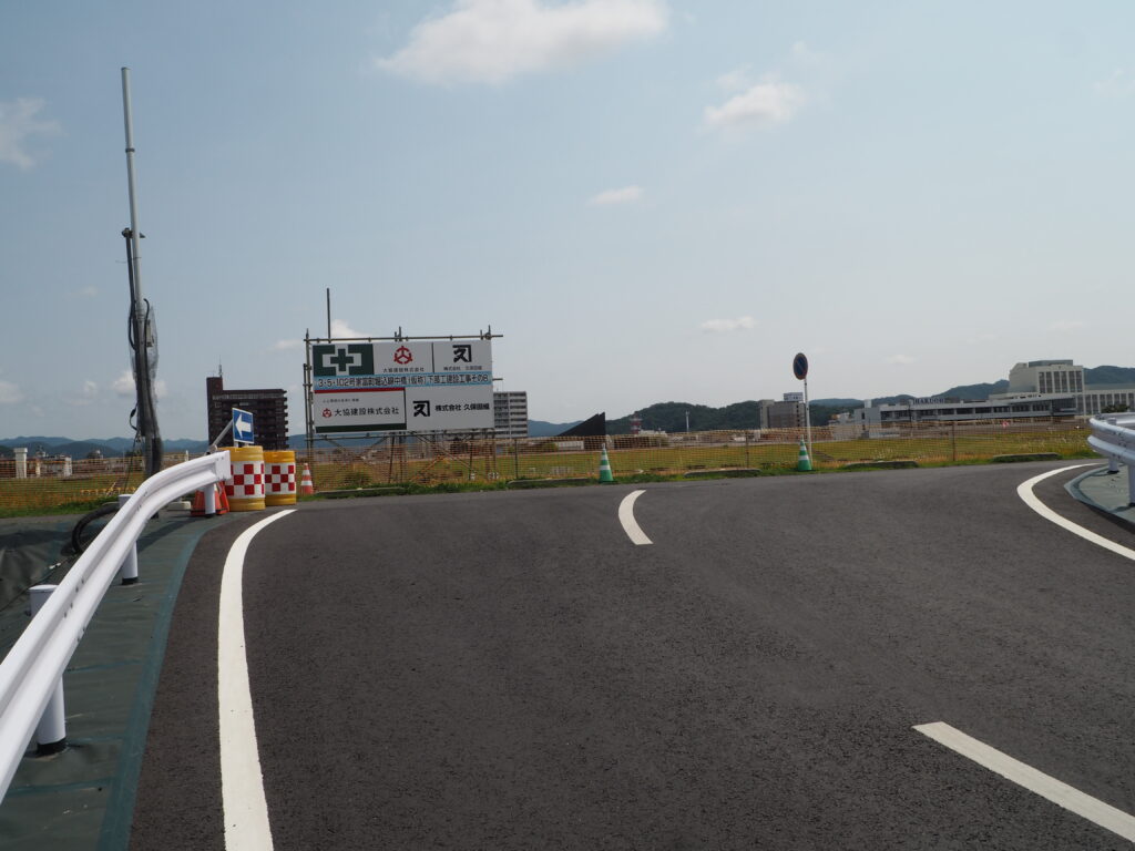 中橋緑地多目的広場南駐車場へ向かうルートの写真です。