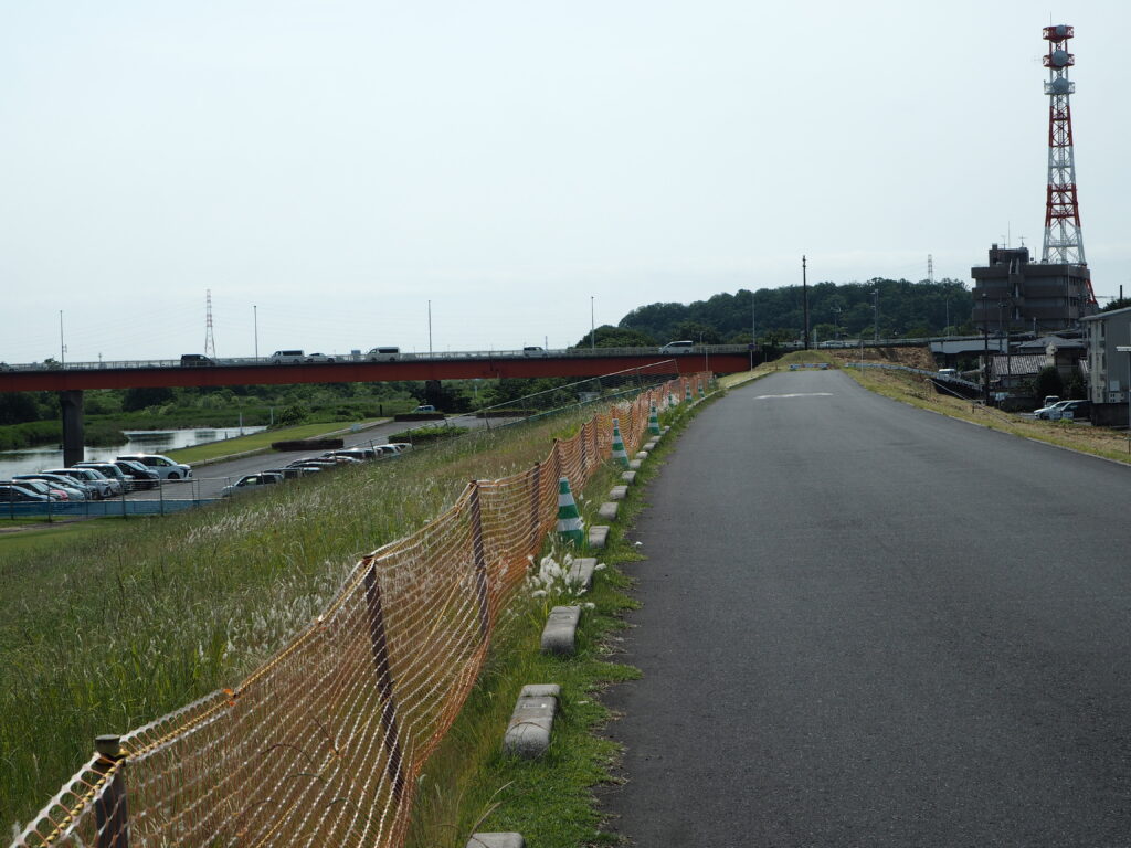 中橋緑地多目的広場南駐車場へ向かうルートの写真です。