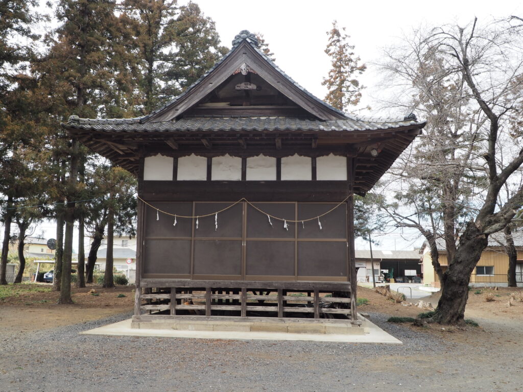 群馬県太田市龍舞賀茂神社の神楽殿の写真です。