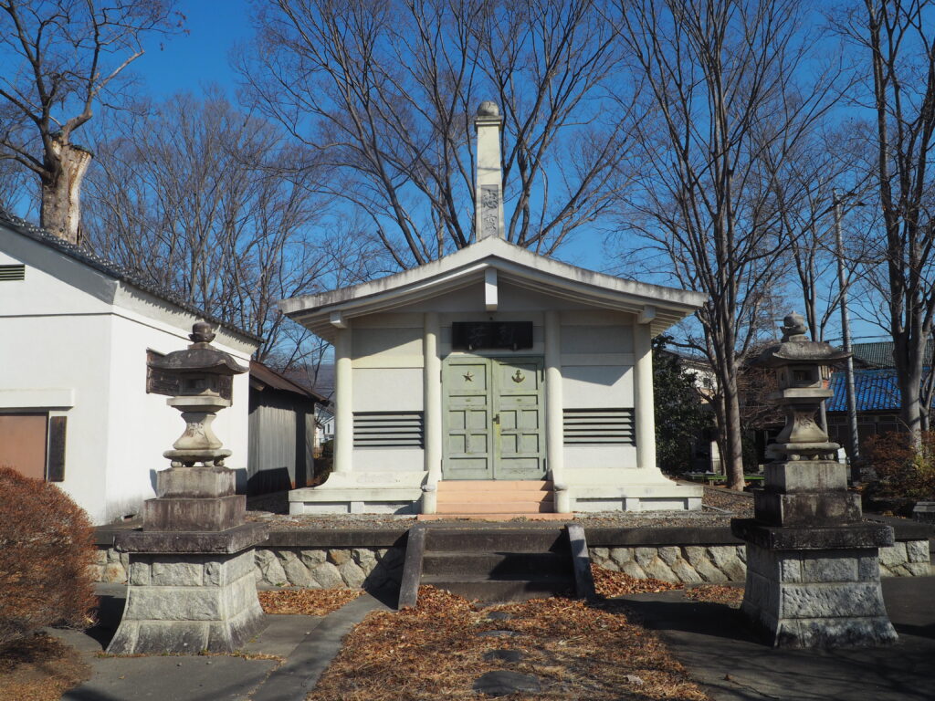 篠生神社：忠霊殿の写真です。
