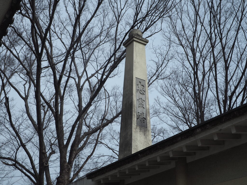 篠生神社：忠霊塔の写真です。