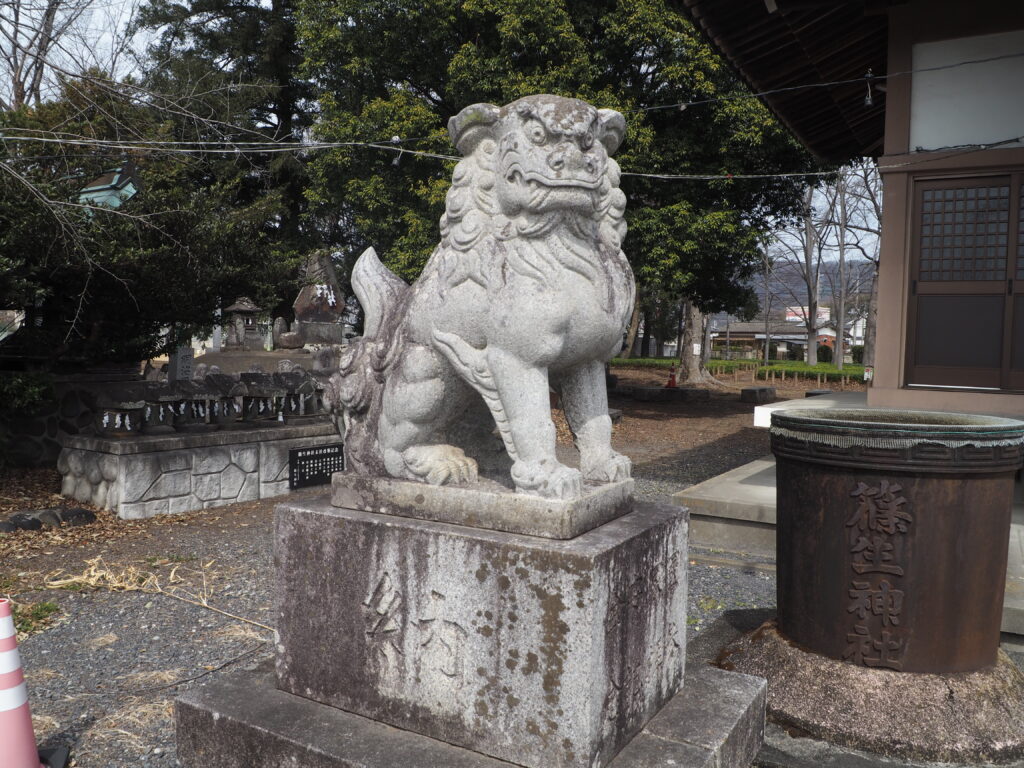 篠生神社：狛犬の写真です。