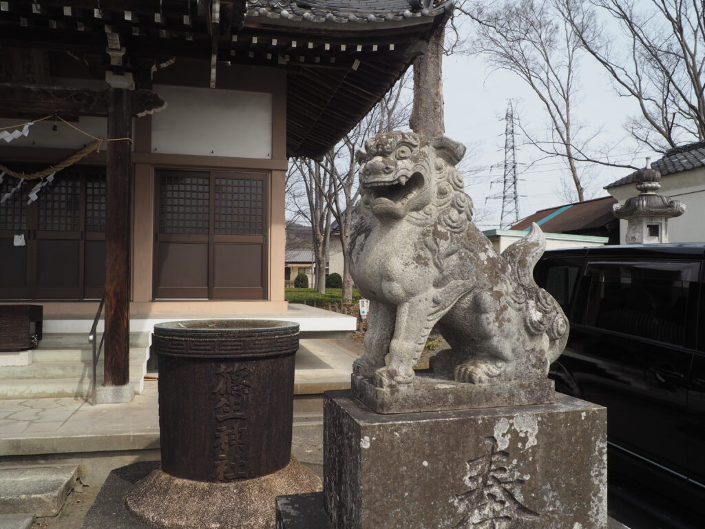 篠生神社：狛犬の写真です。
