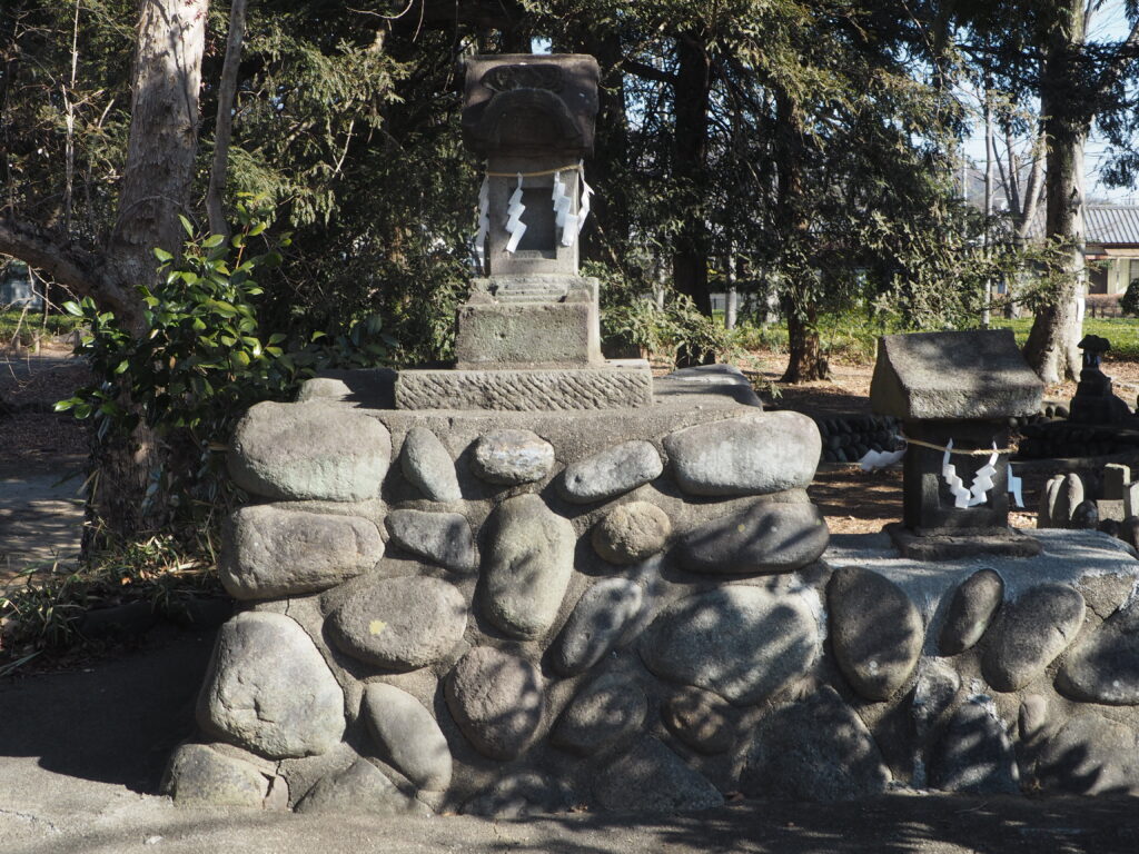 篠生神社・境内社：浅間神社の写真です。