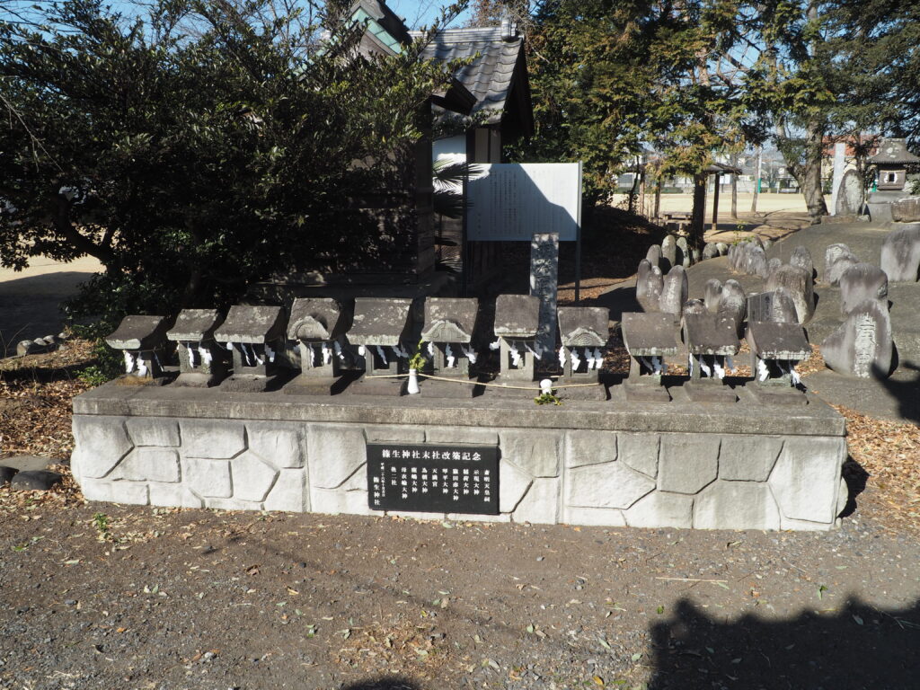 篠生神社：摂社の写真です。