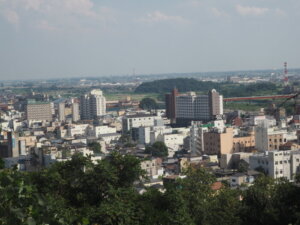 織姫公園：山道から望む風景写真です。