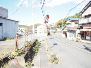 右折した風景の写真です。