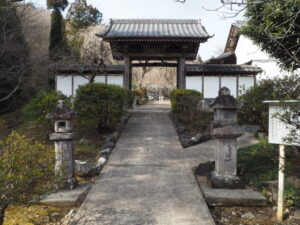 足利三十三観音霊場巡り：清源寺山御前の石燈篭の写真です。