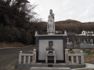 足利三十三観音霊場巡り：清雲寺永代供養塔の写真です。