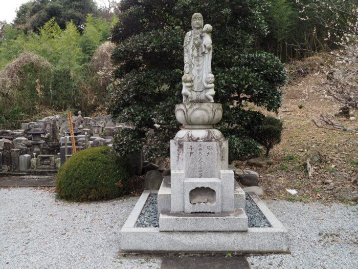 足利三十三観音霊場巡り：清雲寺の延命地蔵尊の写真です。