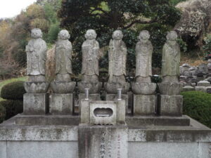 足利三十三観音霊場巡り：清雲寺の六地蔵尊の写真です。