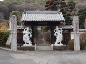 足利三十三観音霊場巡り：清雲寺山門の写真です。