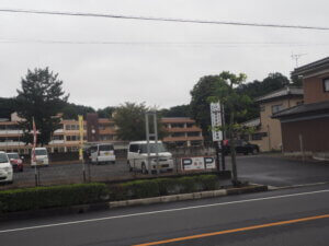 下野國一社八幡宮：駐車場の写真です。