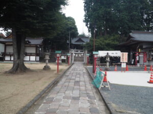 下野國一社八幡宮：参道の写真です。