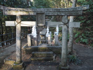 出世稲荷神社：蚕影神社の写真です。