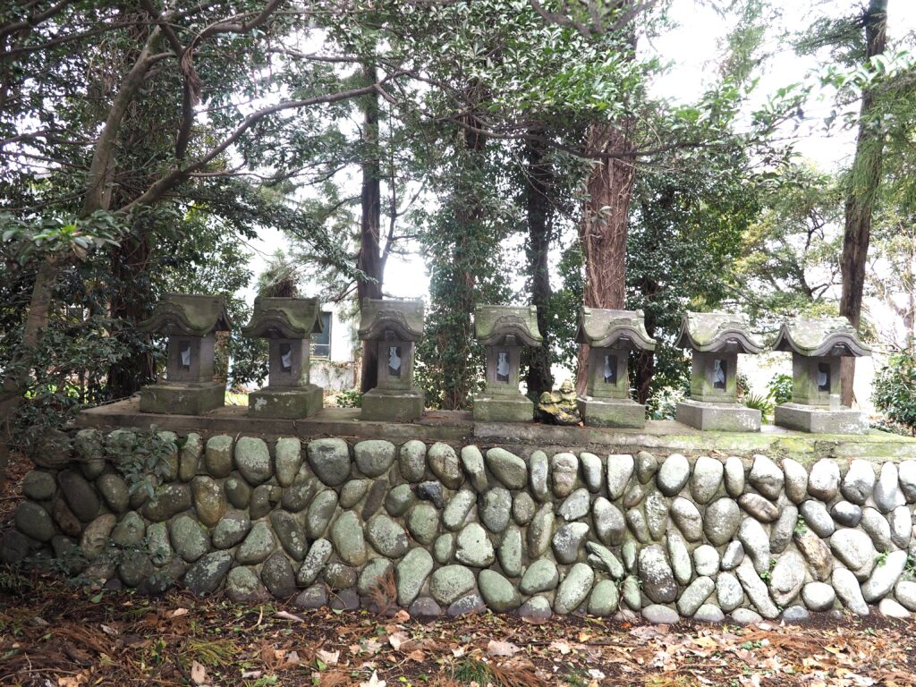 只上神社：境内社の写真です。