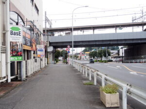 足利市駅北交差点を駅方向へ進んだ風景写真です。