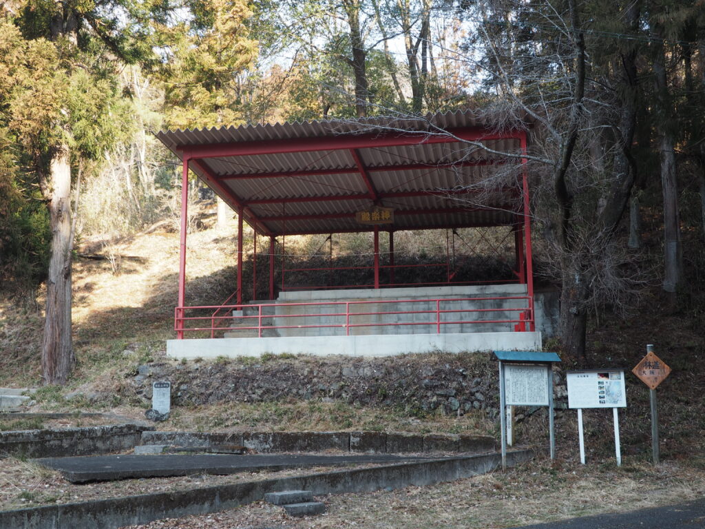 彦谷湯殿山神社に向かう目印：クリーン活動ポスターの写真です。