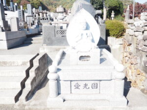 境内の石仏の写真です。