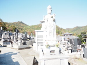 境内の石仏の写真です。