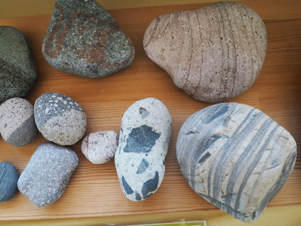 せせら：石の標本の写真です。