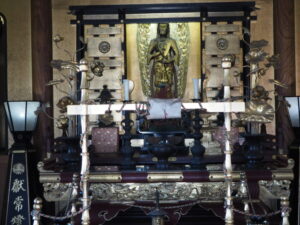 足利三十三観音霊場巡り：助戸 龍泉寺の観音菩薩像の写真です。