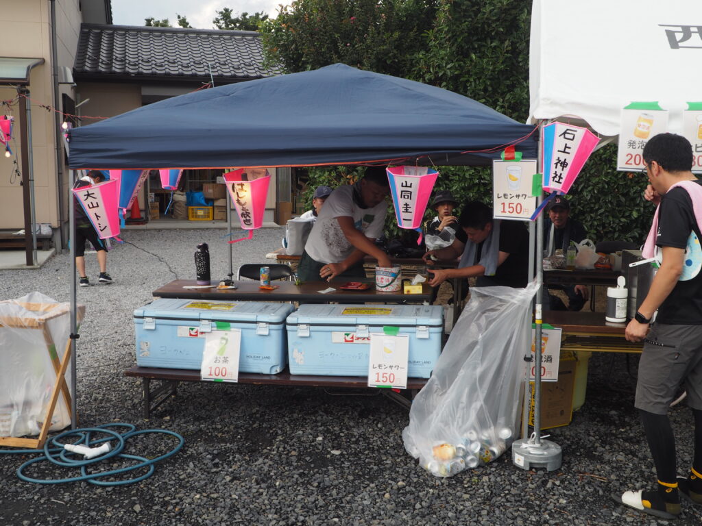 足利市西新井町自治会納涼祭：青年部ブースの写真です。