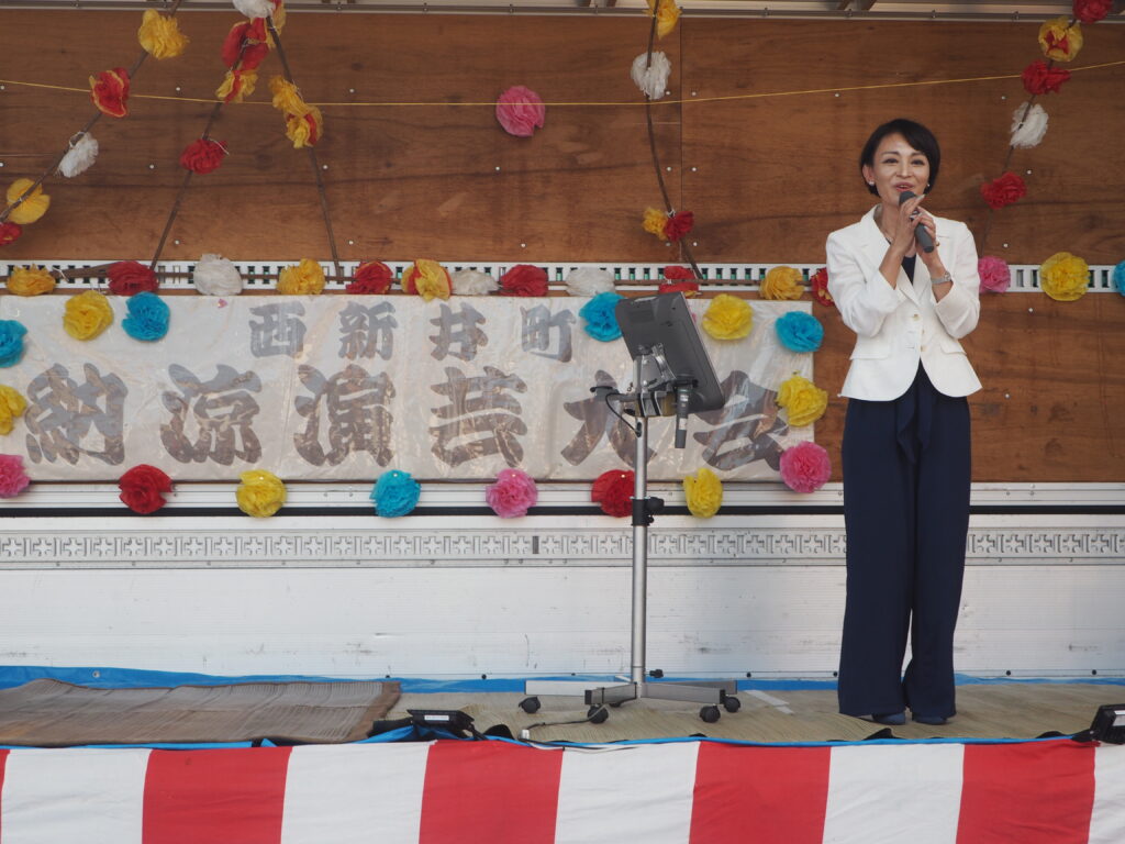足利市西新井町自治会納涼祭・来賓挨拶の写真です。