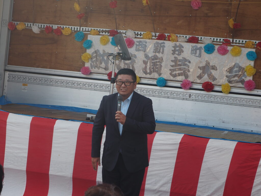 足利市西新井町自治会納涼祭・来賓挨拶の写真です。