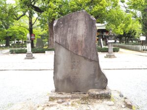 足利の文学碑・鑁阿寺：須永嵐齋の句碑の写真です。