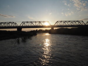 渡良瀬橋の夕日の写真です。