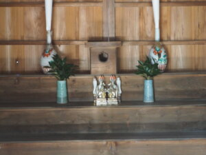 出世稲荷神社：社殿内の写真です。