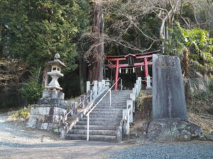出世稲荷神社：参道の写真です。