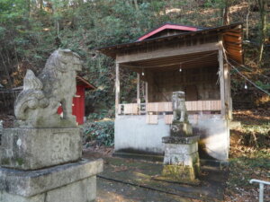 出世稲荷神社：神楽殿の写真です。