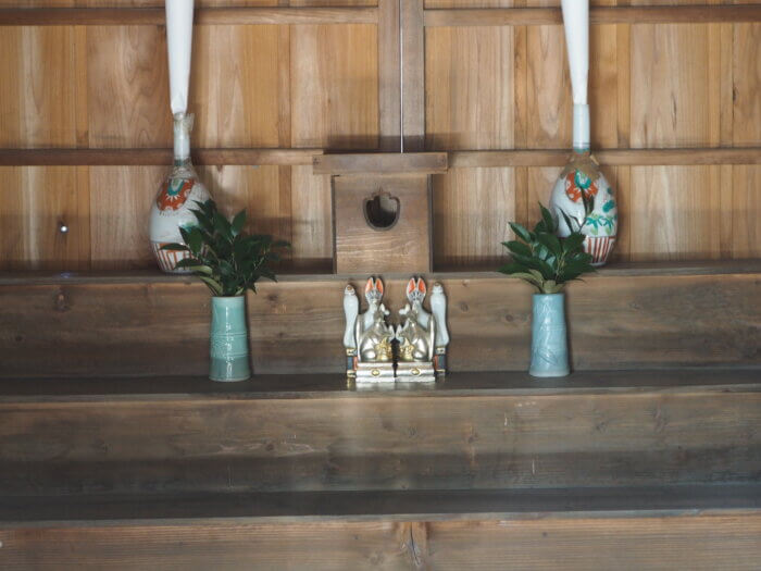 出世稲荷神社:社殿内の写真です。