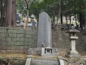 長林寺：田崎草雲の墓所（市重文）の写真です。