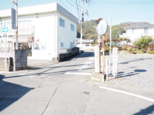 心通院入り口の石塔の写真です。