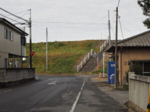 御厨神社前の道路の写真です。