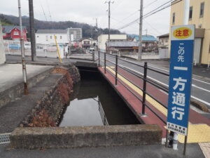 法玄寺から徳正寺に向かう道の写真です。