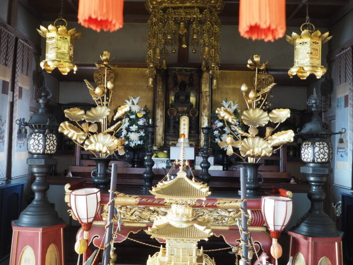 東光寺：薬師三尊像と十二神将の写真です。