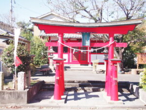 厳島神社　長尾弁財天の鳥居の写真です。